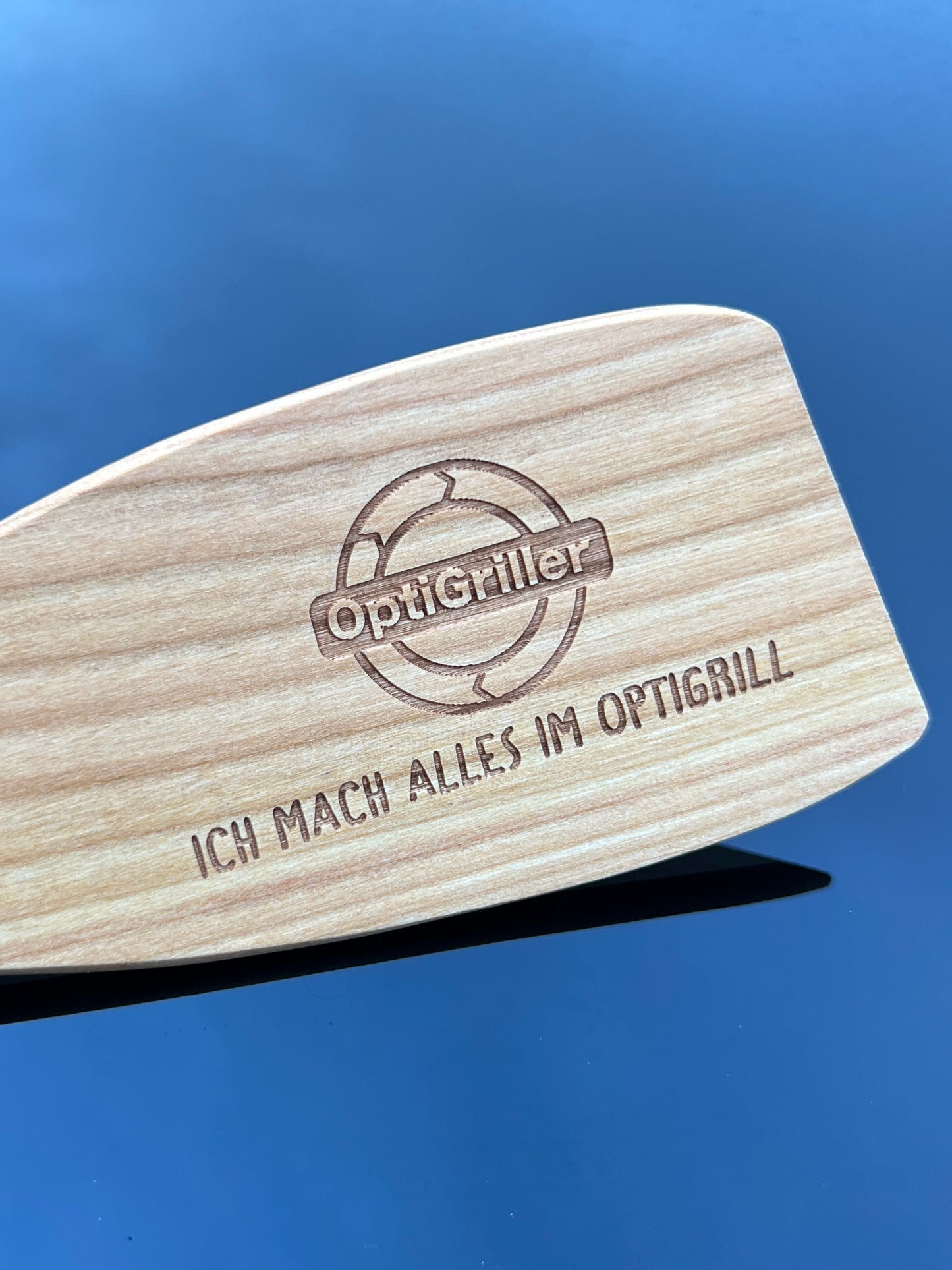 Holzpfannenwender "OptiGriller - Ich mach alles im OptiGrill" als Abstandhalter